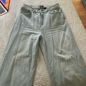 BDG urban outfitters high and wide light blue jeans size 28